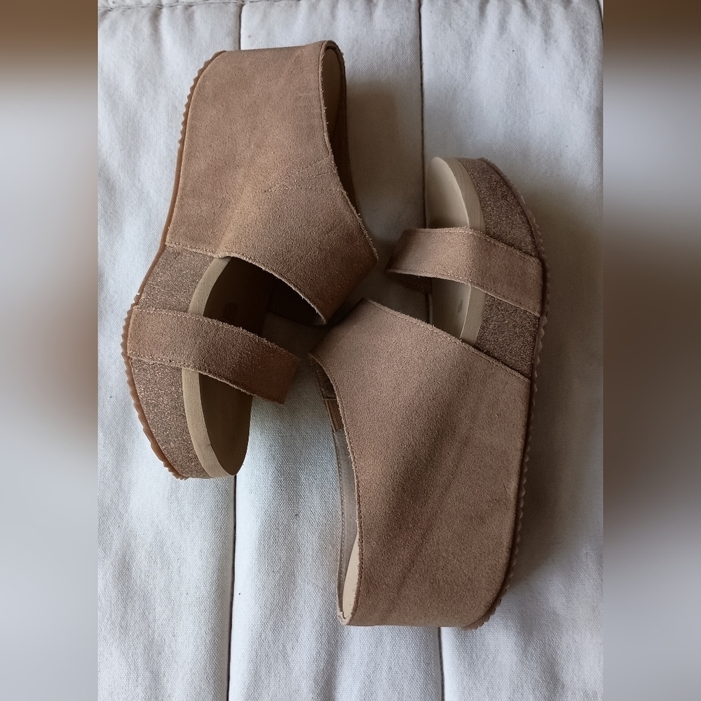 Volatile Stylish Tan Suede Women's Sandals_10 - Picture 6 of 7